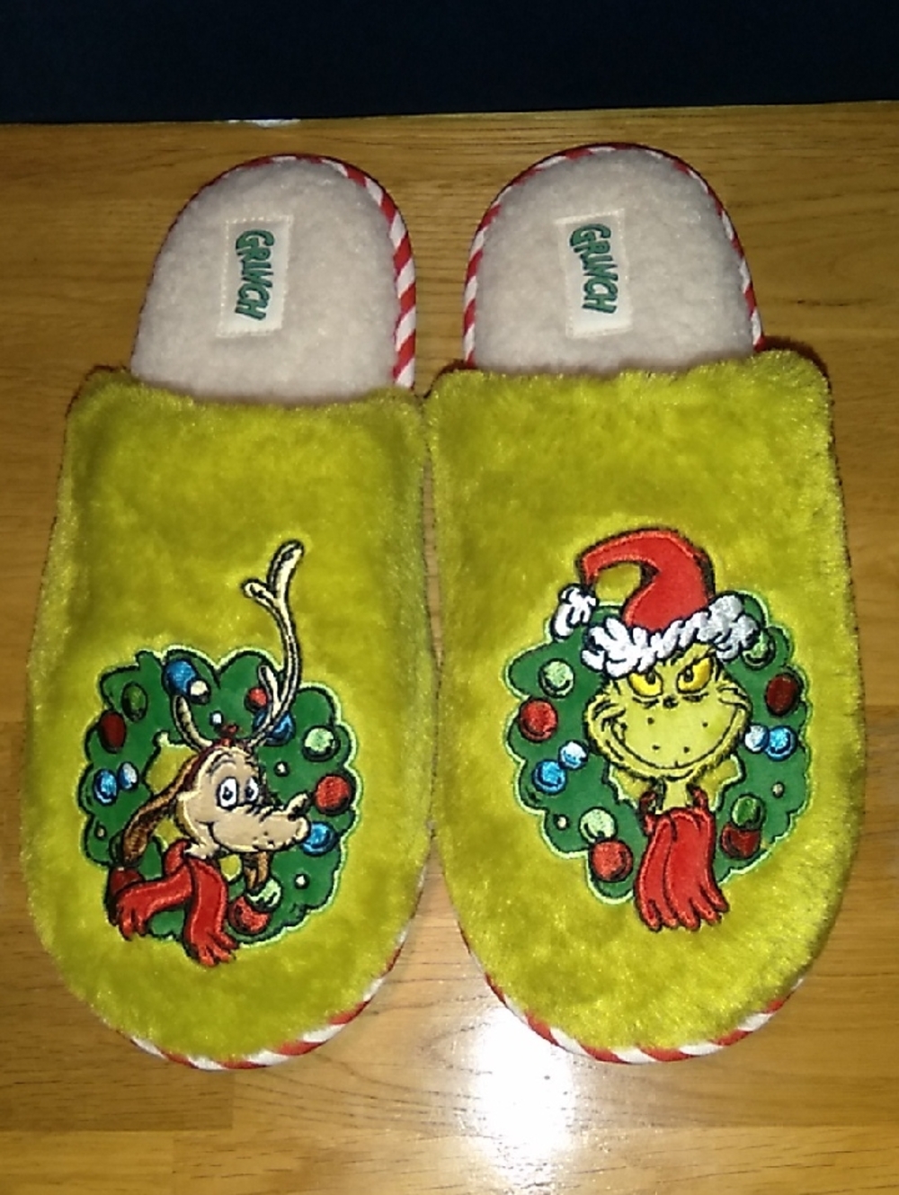 Nwot How the Grinch stole Christmas slippers size medium 7-8